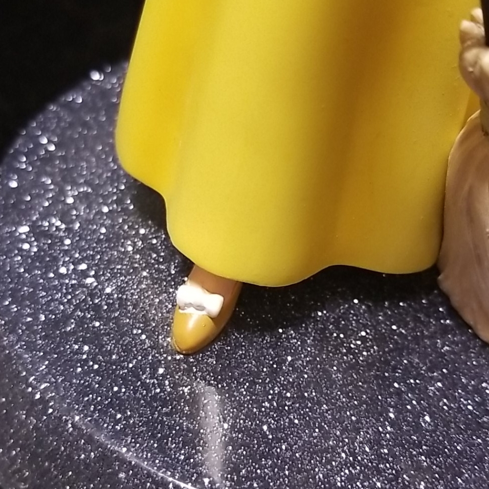 Disney, Snow White statue #17859 - Picture 9 of 15